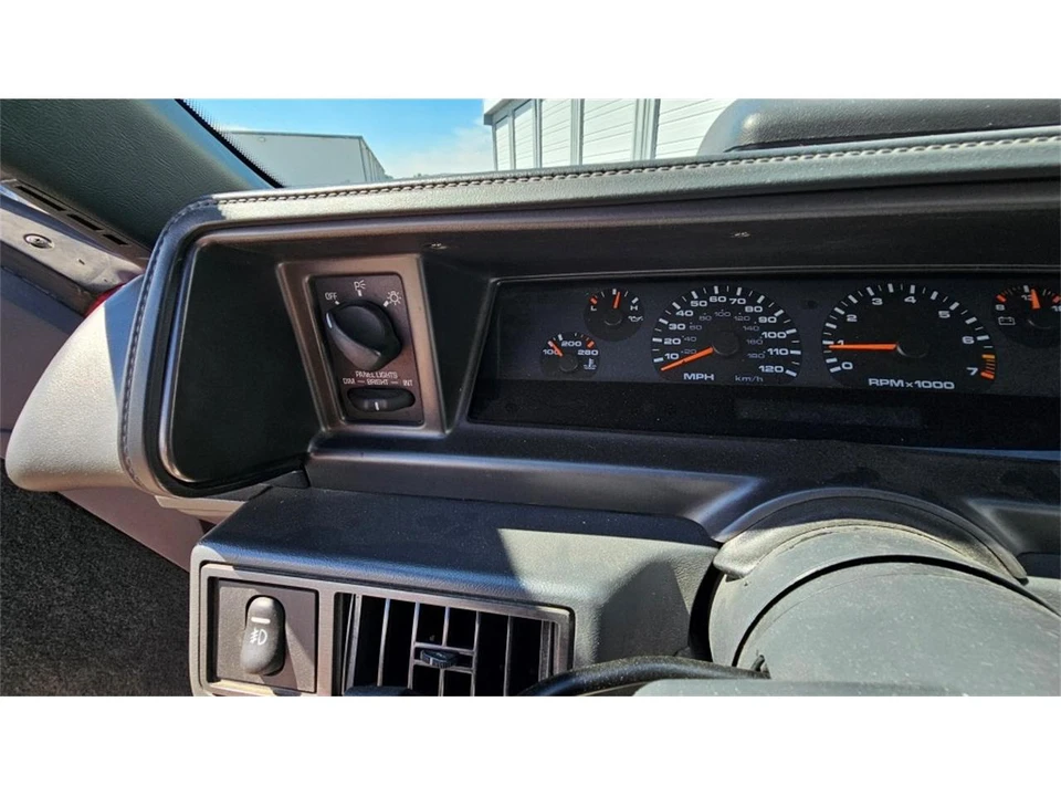 1994 Oldsmobile Cutlass Supreme - Image 18 of 31