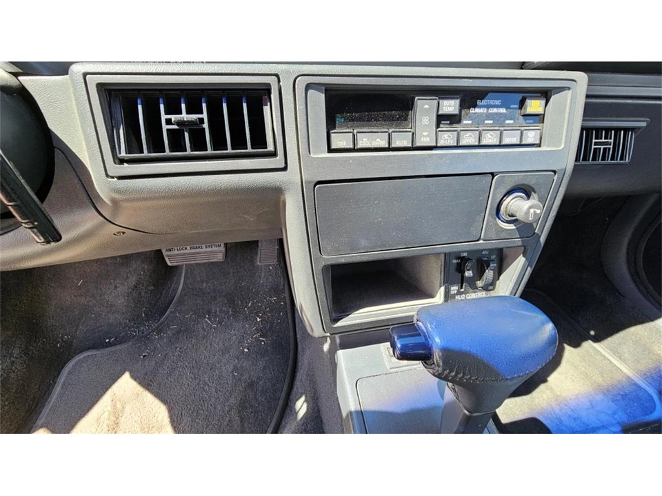1994 Oldsmobile Cutlass Supreme - Image 22 of 31