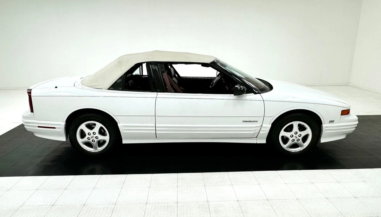 1994 Oldsmobile Cutlass Supreme - Image 9 of 12