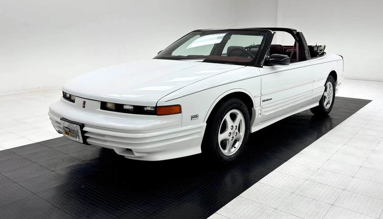 1994 Oldsmobile Cutlass Supreme - Image 2 of 21
