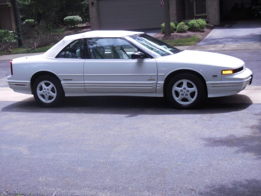 1994 Oldsmobile Cutlass Supreme - Image 11 of 12