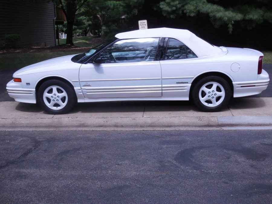 1994 Oldsmobile Cutlass Supreme - Image 2 of 12