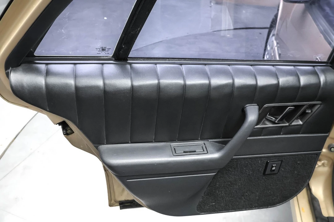 1994 Oldsmobile Cutlass Supreme - Image 15 of 28