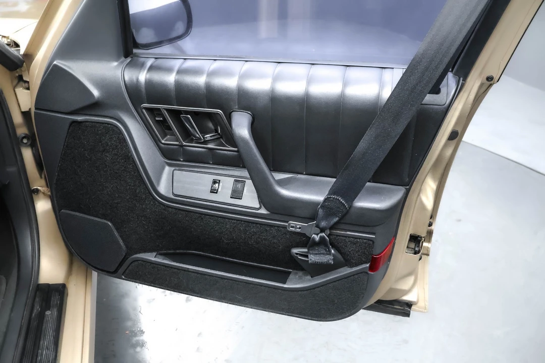 1994 Oldsmobile Cutlass Supreme - Image 20 of 28