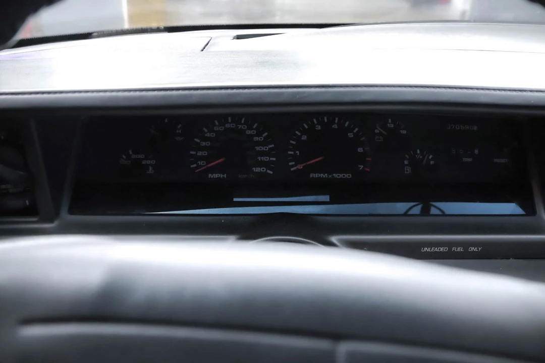 1994 Oldsmobile Cutlass Supreme - Image 13 of 28