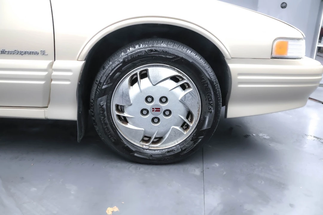 1994 Oldsmobile Cutlass Supreme - Image 24 of 28
