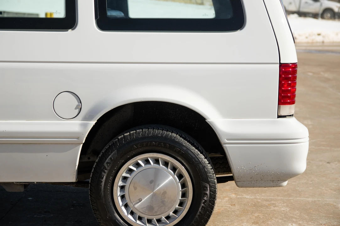 1994 Plymouth Voyager & Grand Voyager - Image 28 of 31