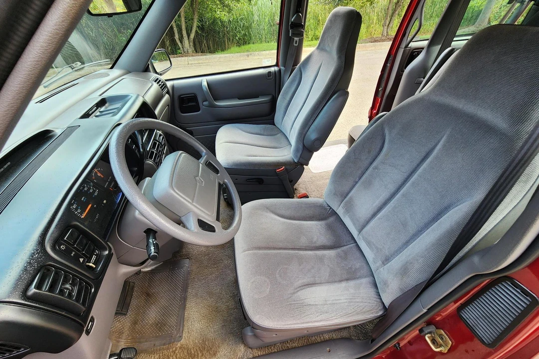 1994 Plymouth Voyager & Grand Voyager - Image 29 of 31