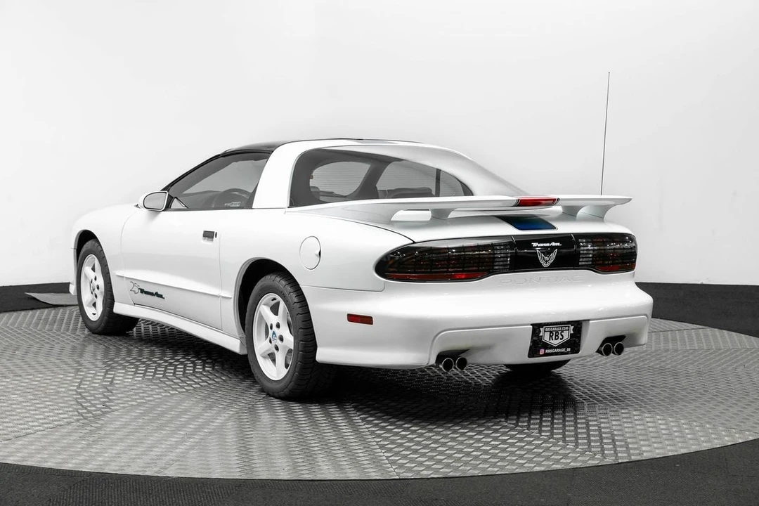 1994 Pontiac - Image 5 of 31