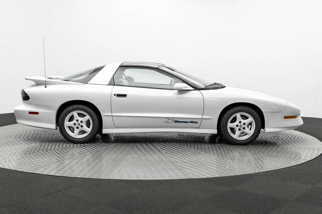 1994 Pontiac - Image 7 of 31