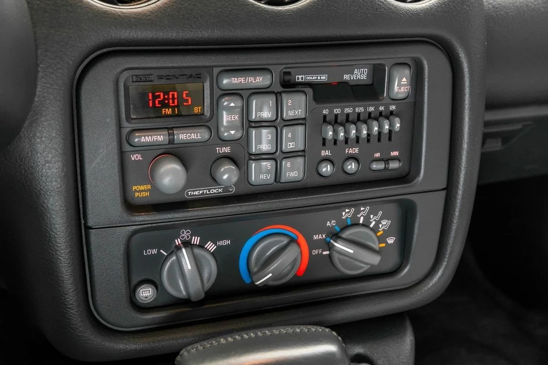 1994 Pontiac - Image 28 of 31