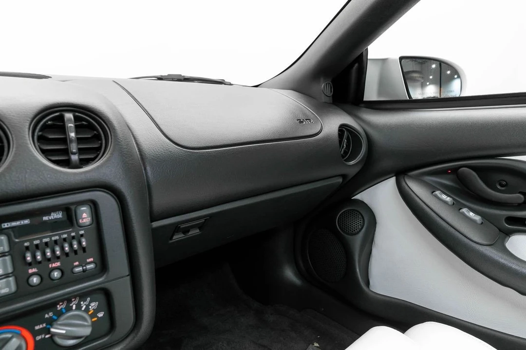 1994 Pontiac - Image 23 of 31