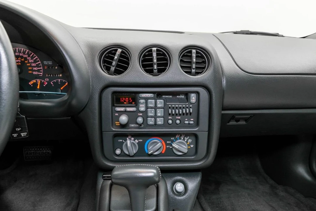 1994 Pontiac - Image 22 of 31