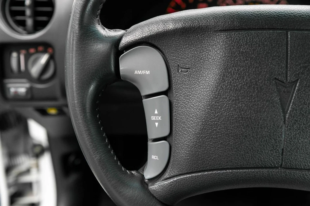 1994 Pontiac - Image 24 of 31