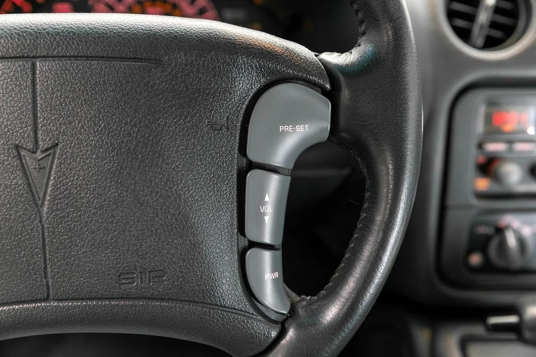 1994 Pontiac - Image 25 of 31