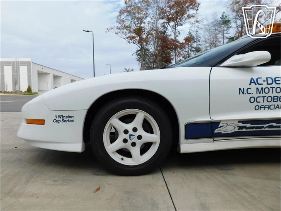 1994 Pontiac Firebird 4th Gen - Image 9 of 31