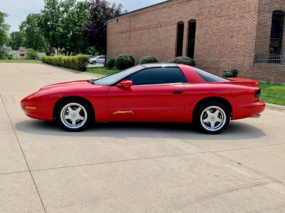 1994 Pontiac Firebird 4th Gen - Image 9 of 12