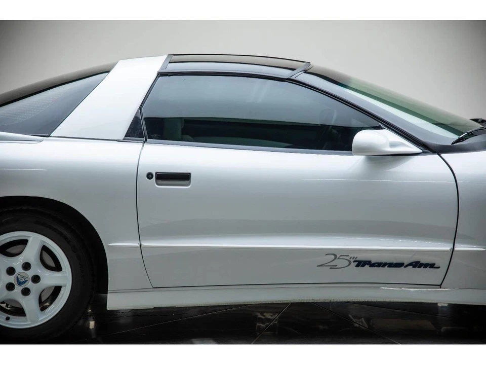 1994 Pontiac Firebird 4th Gen - Image 11 of 31