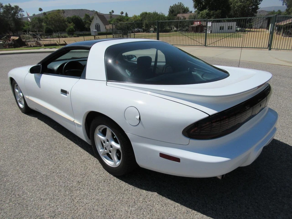 1994 Pontiac Firebird Formula 4th Gen - Image 21 of 22