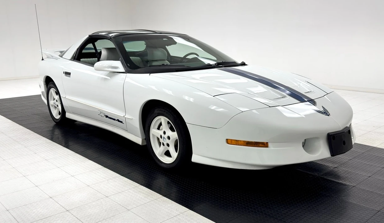 1994 Pontiac Firebird Trans Am 4th Gen - Image 8 of 12