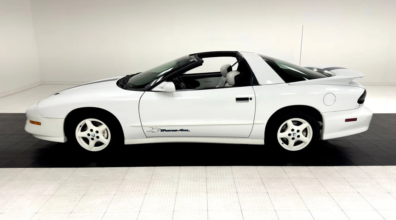 1994 Pontiac Firebird Trans Am 4th Gen - Image 3 of 12