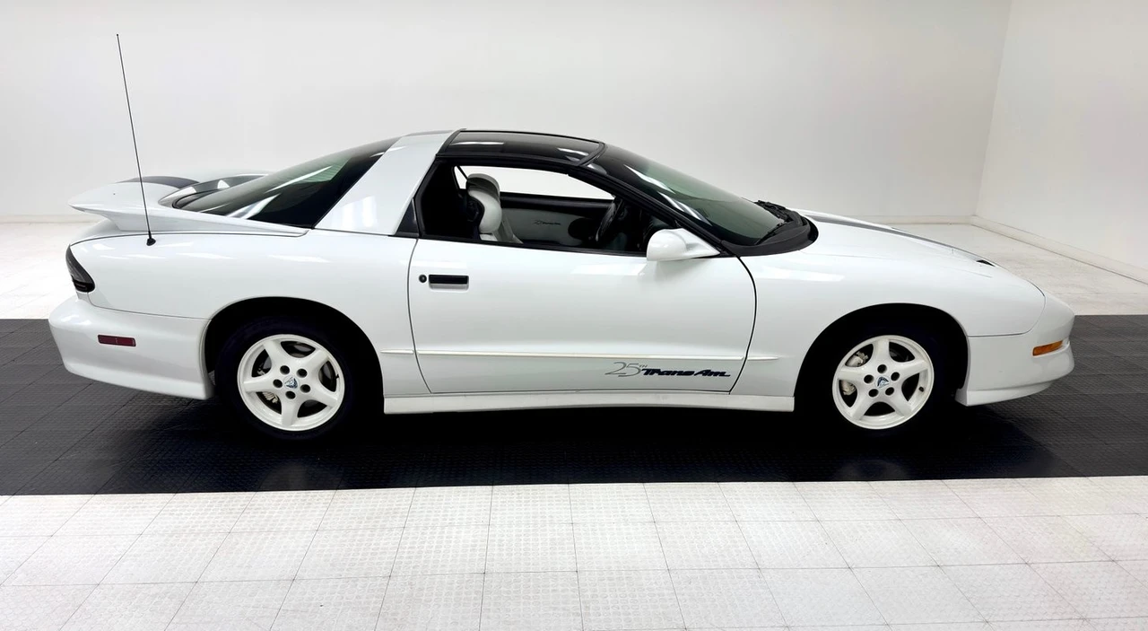 1994 Pontiac Firebird Trans Am 4th Gen - Image 7 of 12