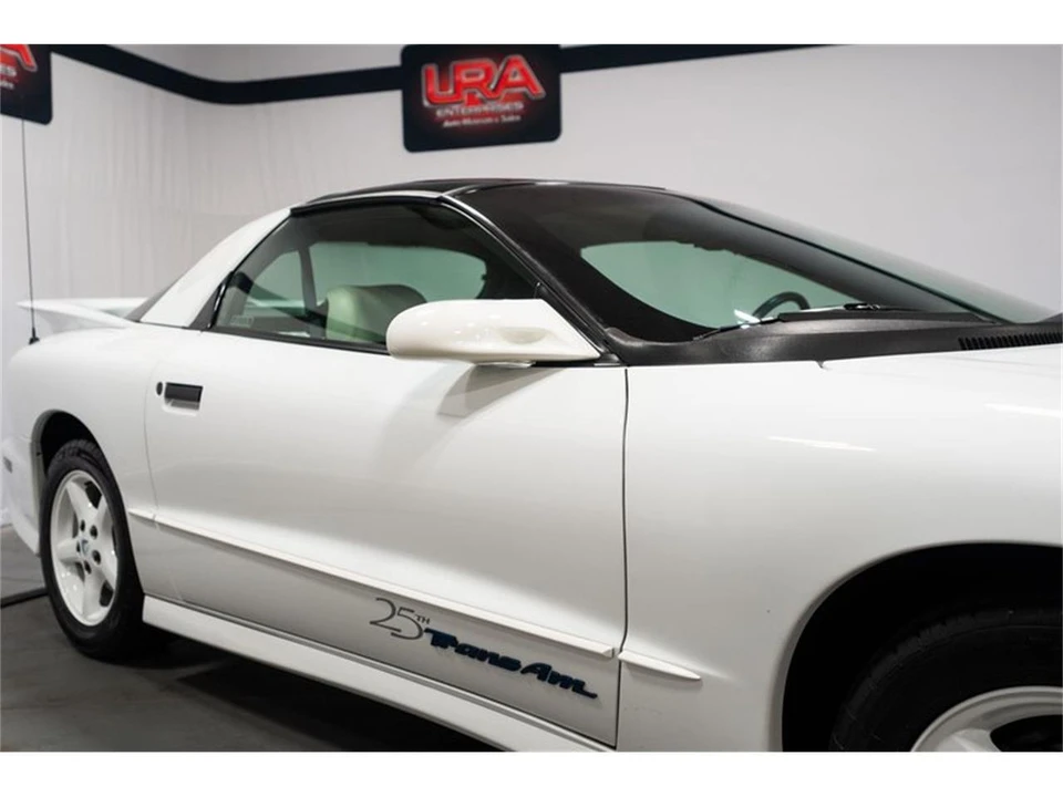 1994 Pontiac Firebird Trans Am 4th Gen - Image 23 of 31