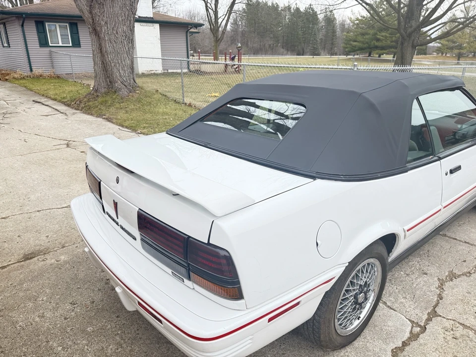 1994 Pontiac Sunbird - Image 8 of 15