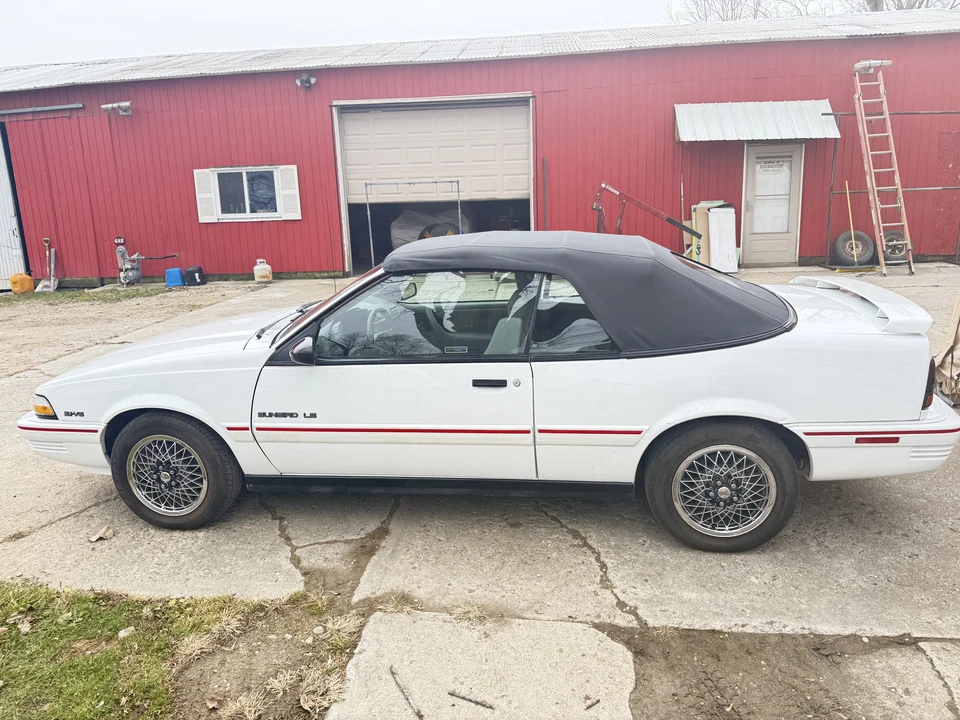 1994 Pontiac Sunbird - Image 16 of 31
