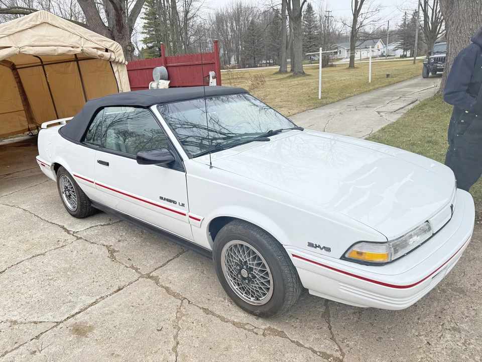 1994 Pontiac Sunbird - Image 23 of 31