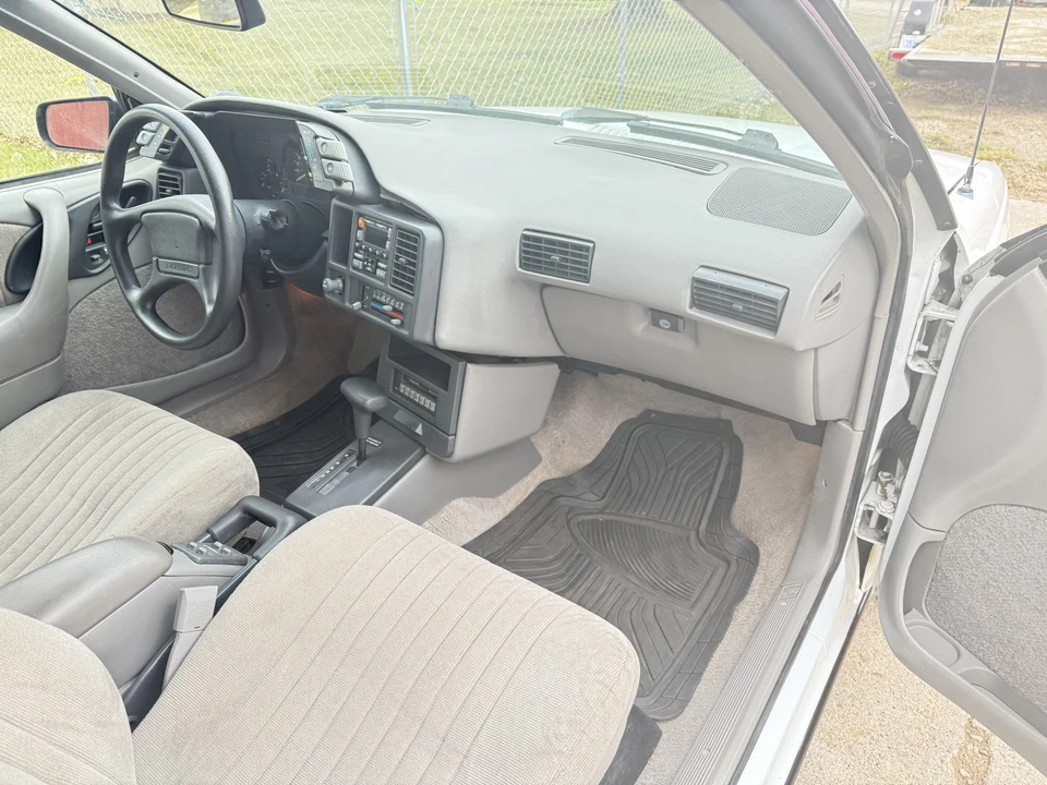 1994 Pontiac Sunbird - Image 25 of 31