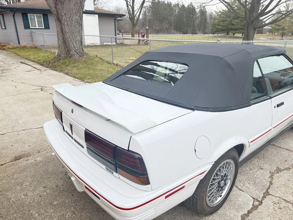 1994 Pontiac Sunbird - Image 24 of 31