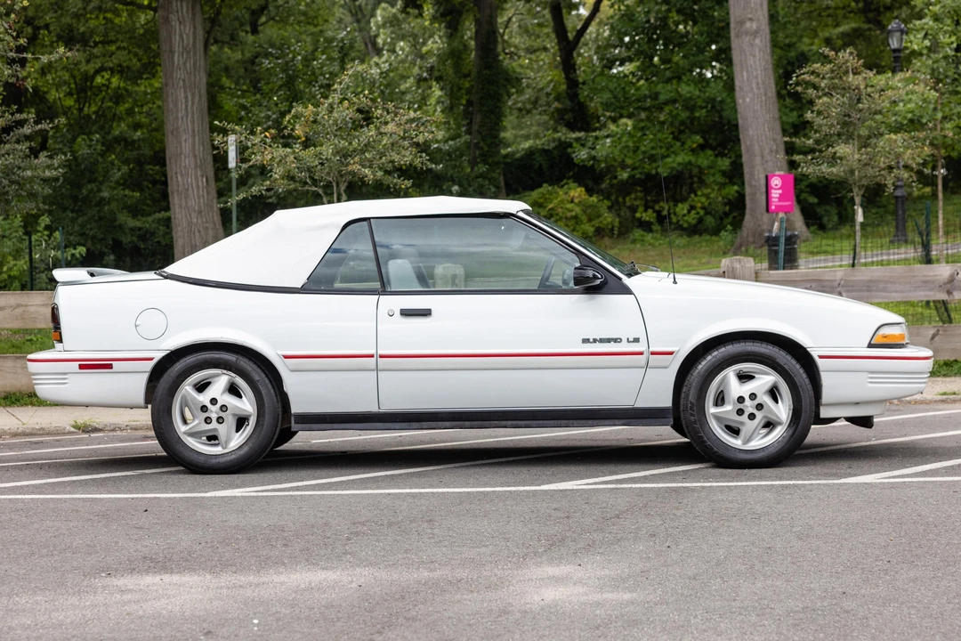 1994 Pontiac Sunbird - Image 3 of 31