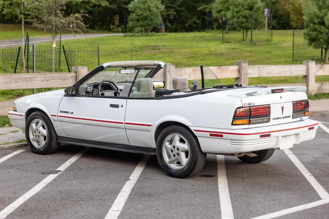 1994 Pontiac Sunbird - Image 4 of 31