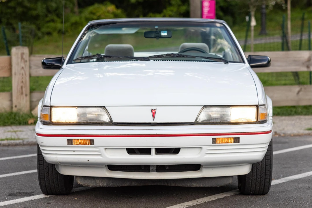 1994 Pontiac Sunbird - Image 2 of 31