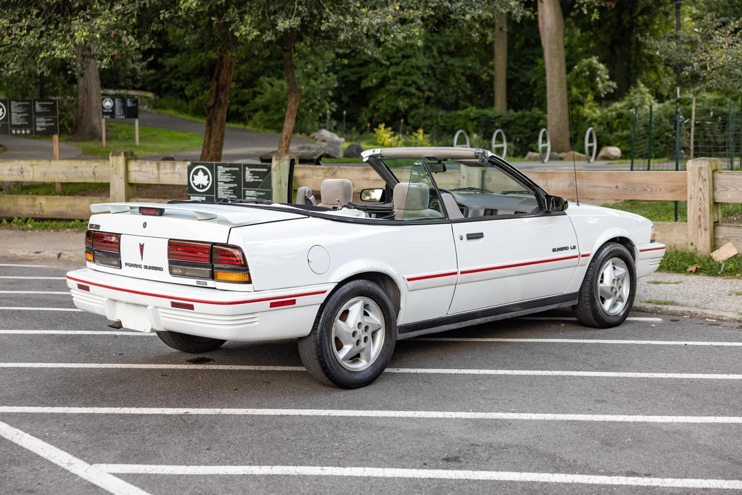 1994 Pontiac Sunbird - Image 13 of 31