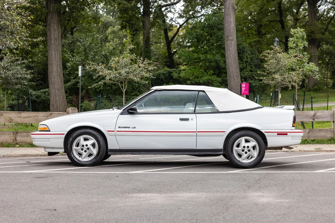 1994 Pontiac Sunbird - Image 8 of 31