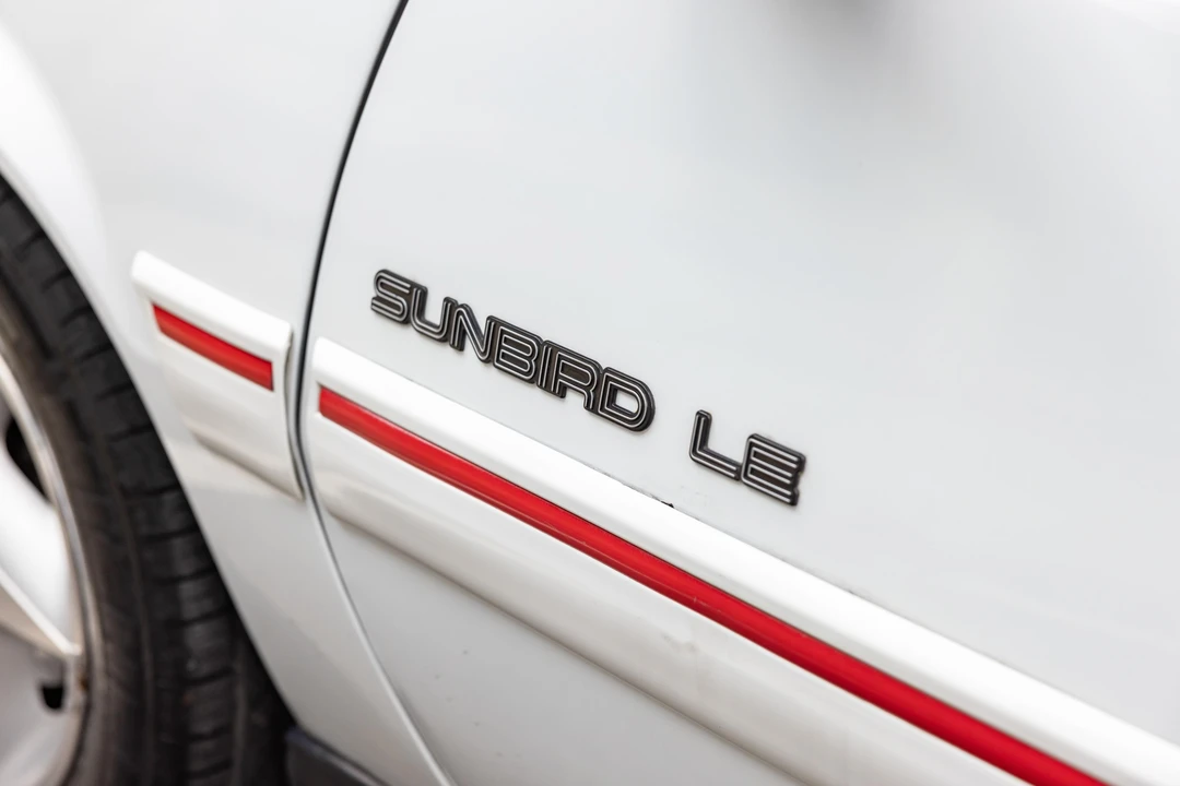 1994 Pontiac Sunbird - Image 29 of 31