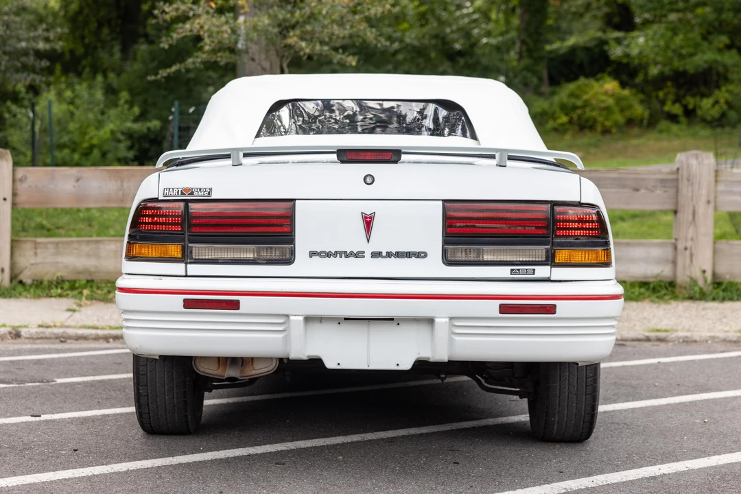 1994 Pontiac Sunbird - Image 11 of 31