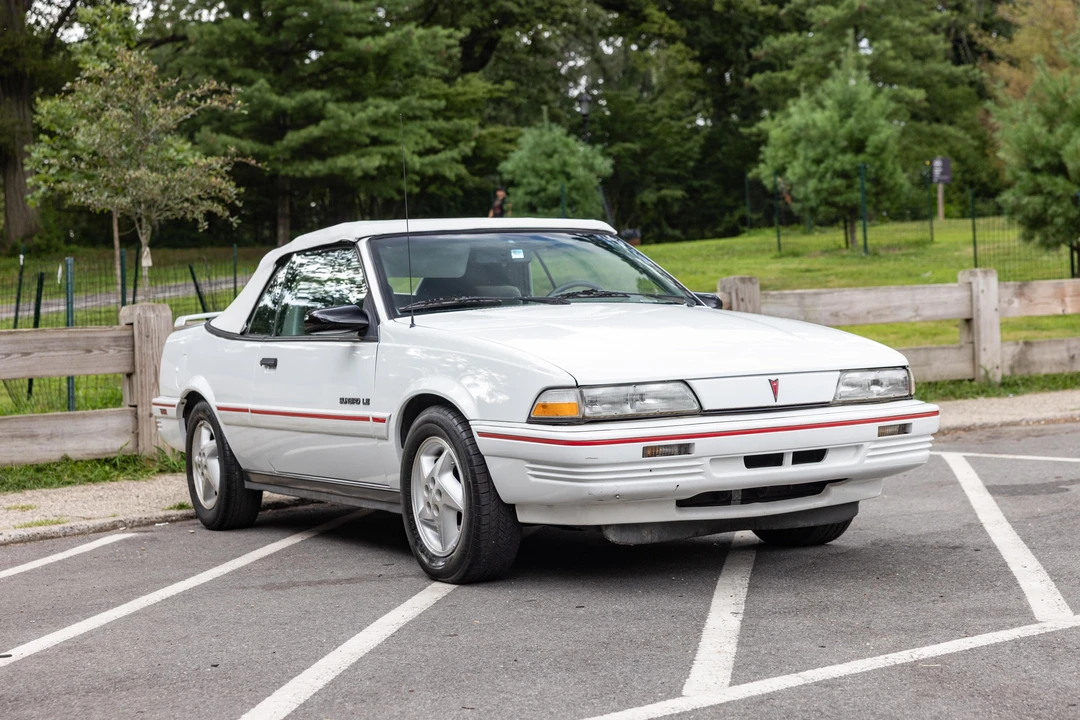 1994 Pontiac Sunbird - Image 15 of 31