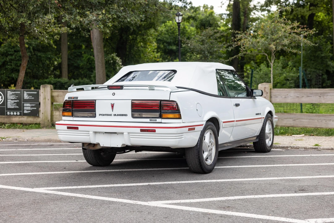 1994 Pontiac Sunbird - Image 12 of 31