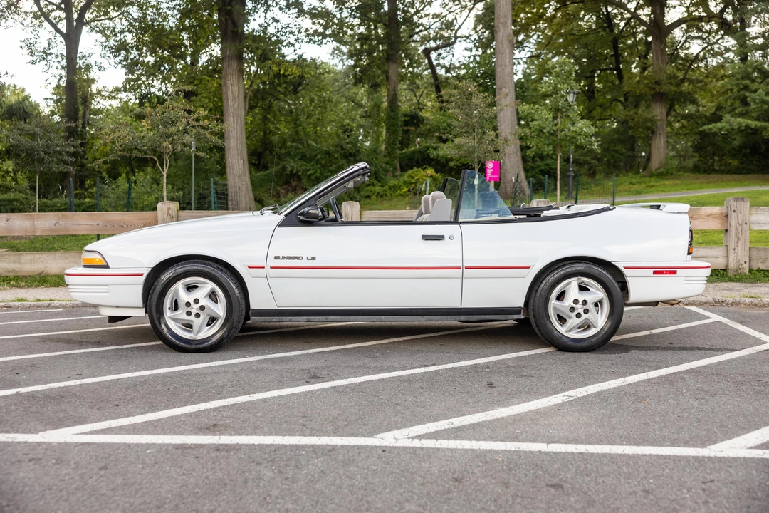 1994 Pontiac Sunbird - Image 9 of 31