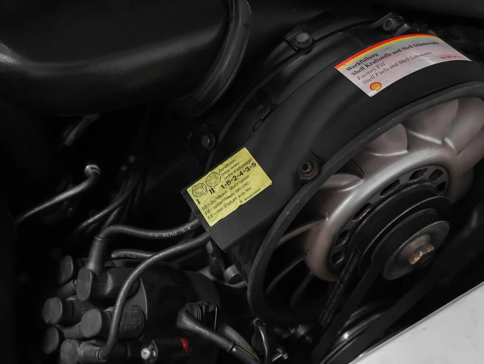 1994 Porsche 964 Carrera 4 - Image 21 of 31