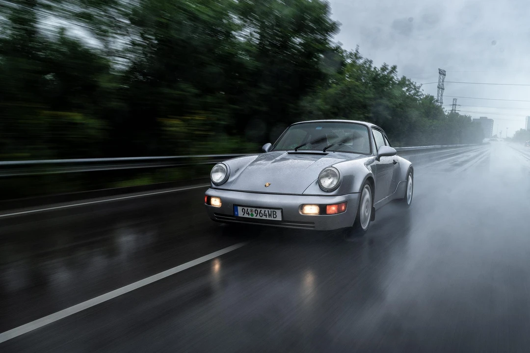 1994 Porsche 964 Carrera 4 - Image 5 of 31