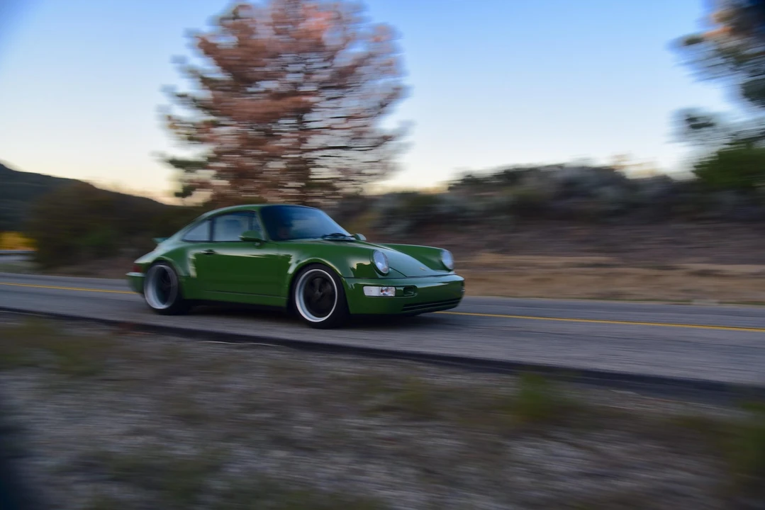 1994 Porsche 964 Carrera 4 - Image 9 of 31
