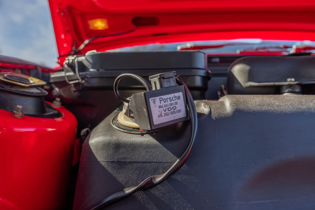 1994 Porsche 964 Carrera 4 - Image 17 of 31