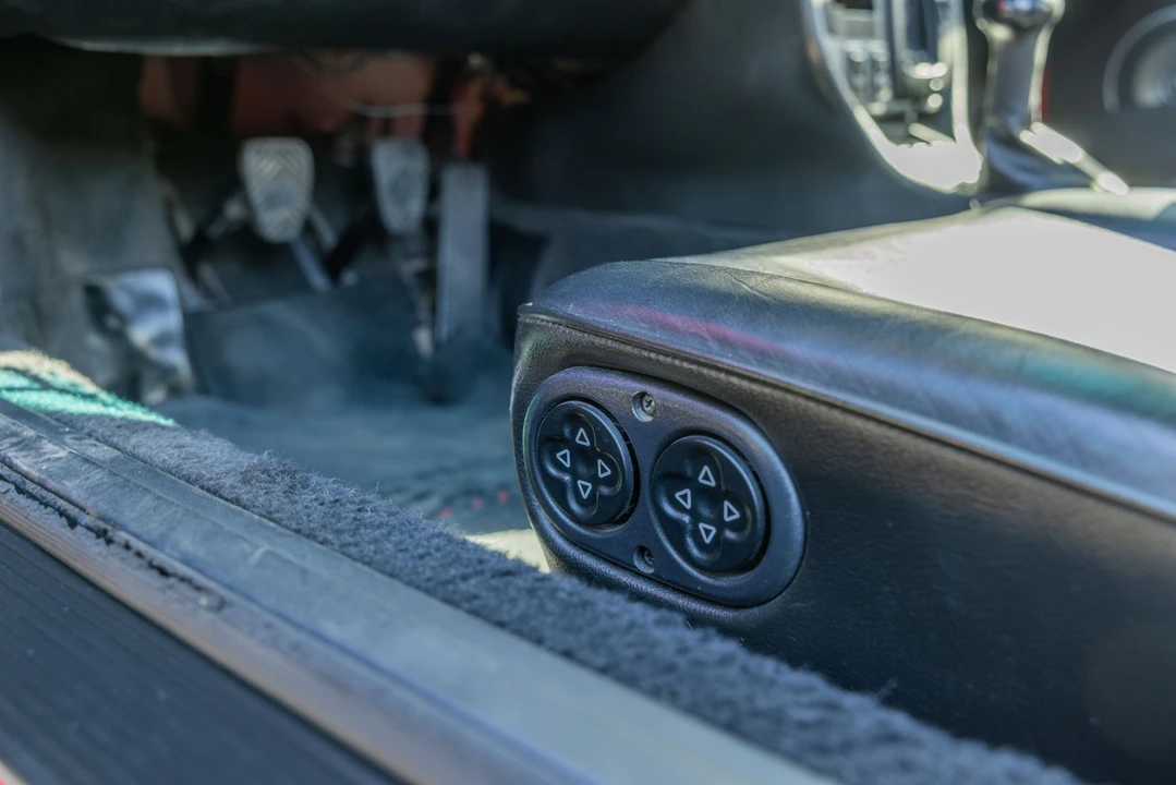 1994 Porsche 964 Carrera 4 - Image 28 of 31