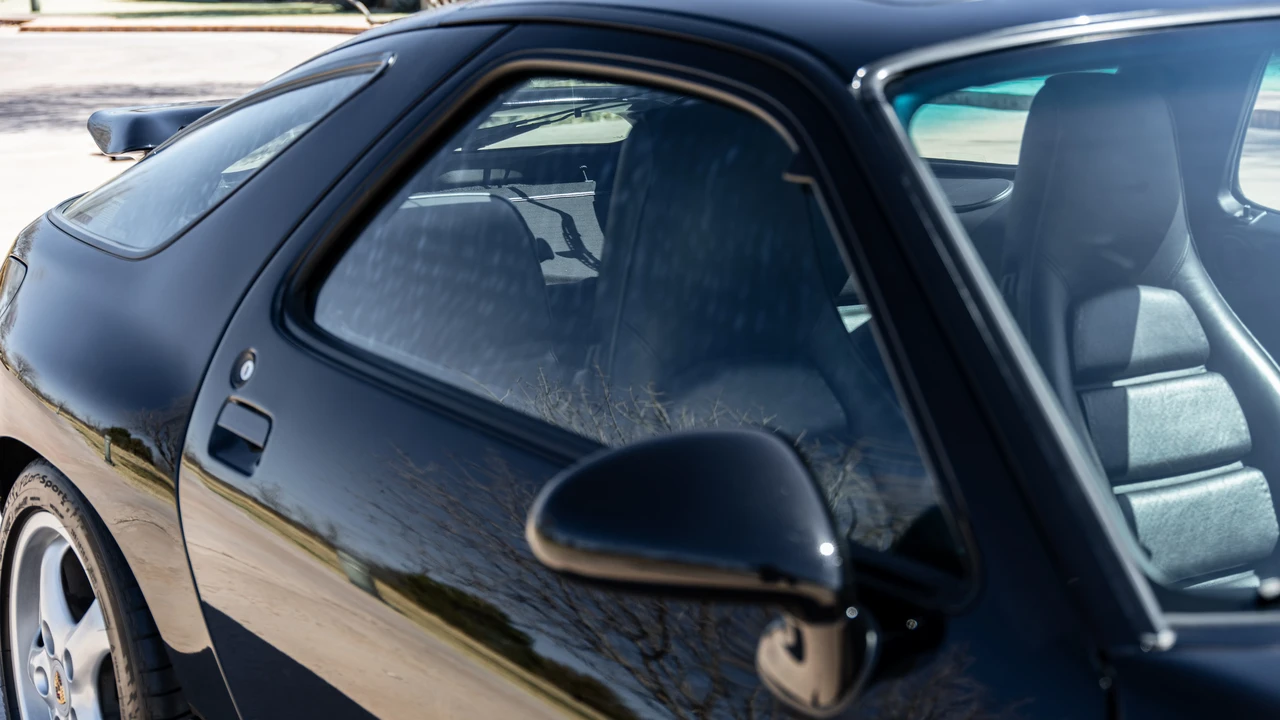 1994 Porsche 928 GTS - Image 19 of 31