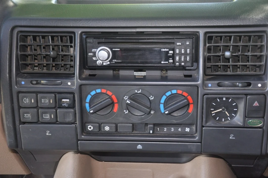 1994 Land Rover Range Rover Classic - Image 14 of 31