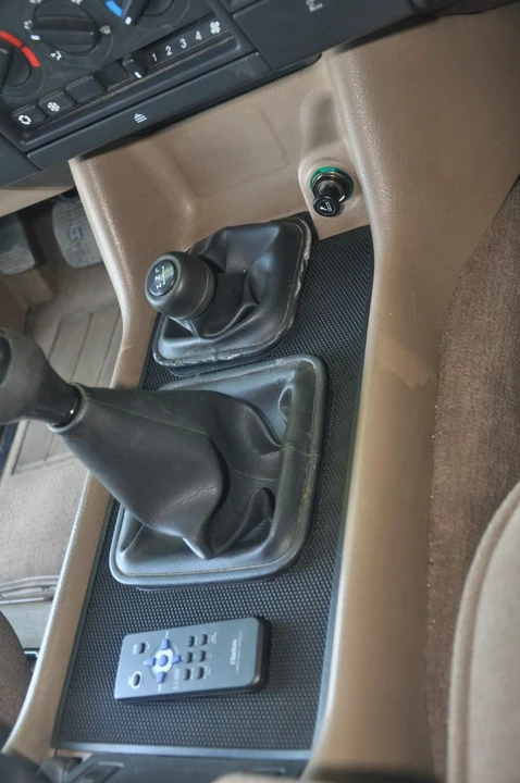 1994 Land Rover Range Rover Classic - Image 24 of 31